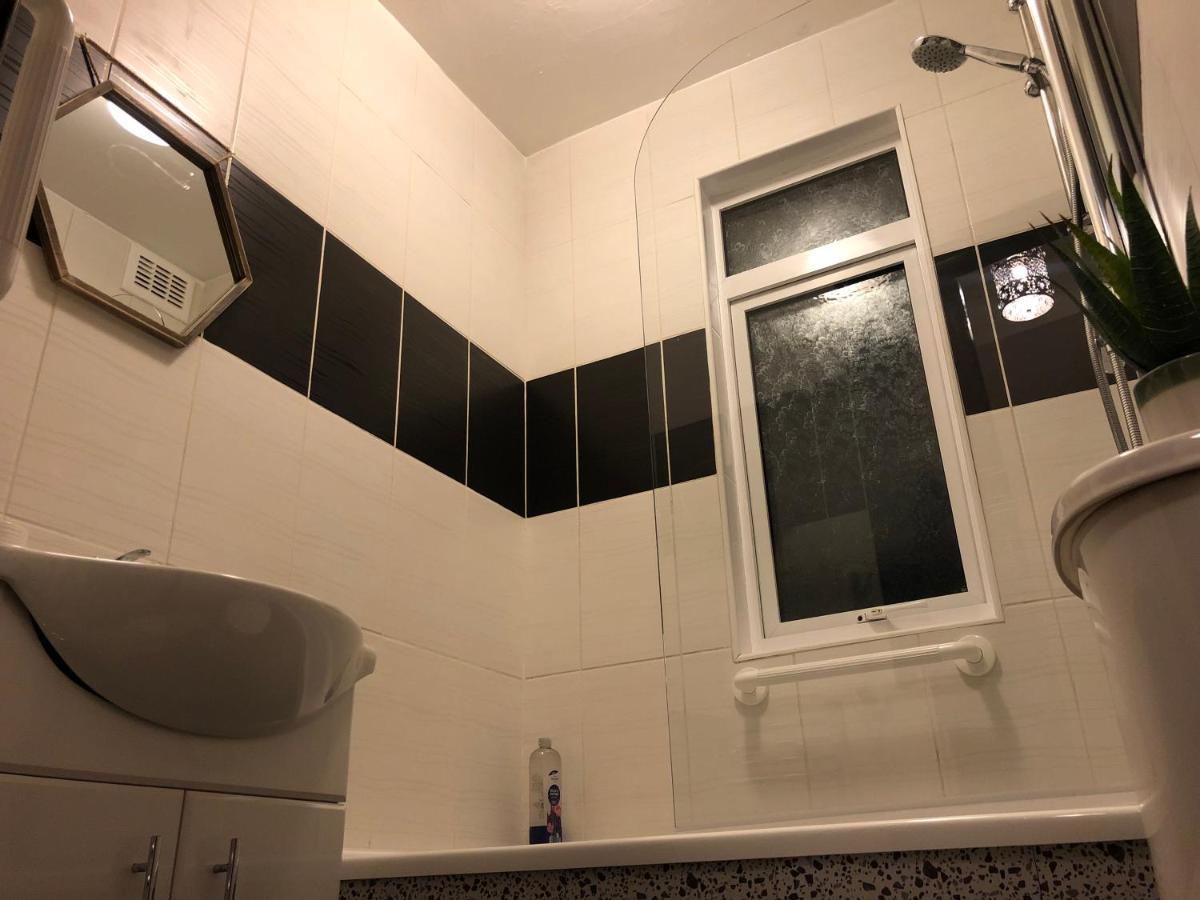 Handsworth Home - 2 Bedroomed Шефилд Екстериор снимка
