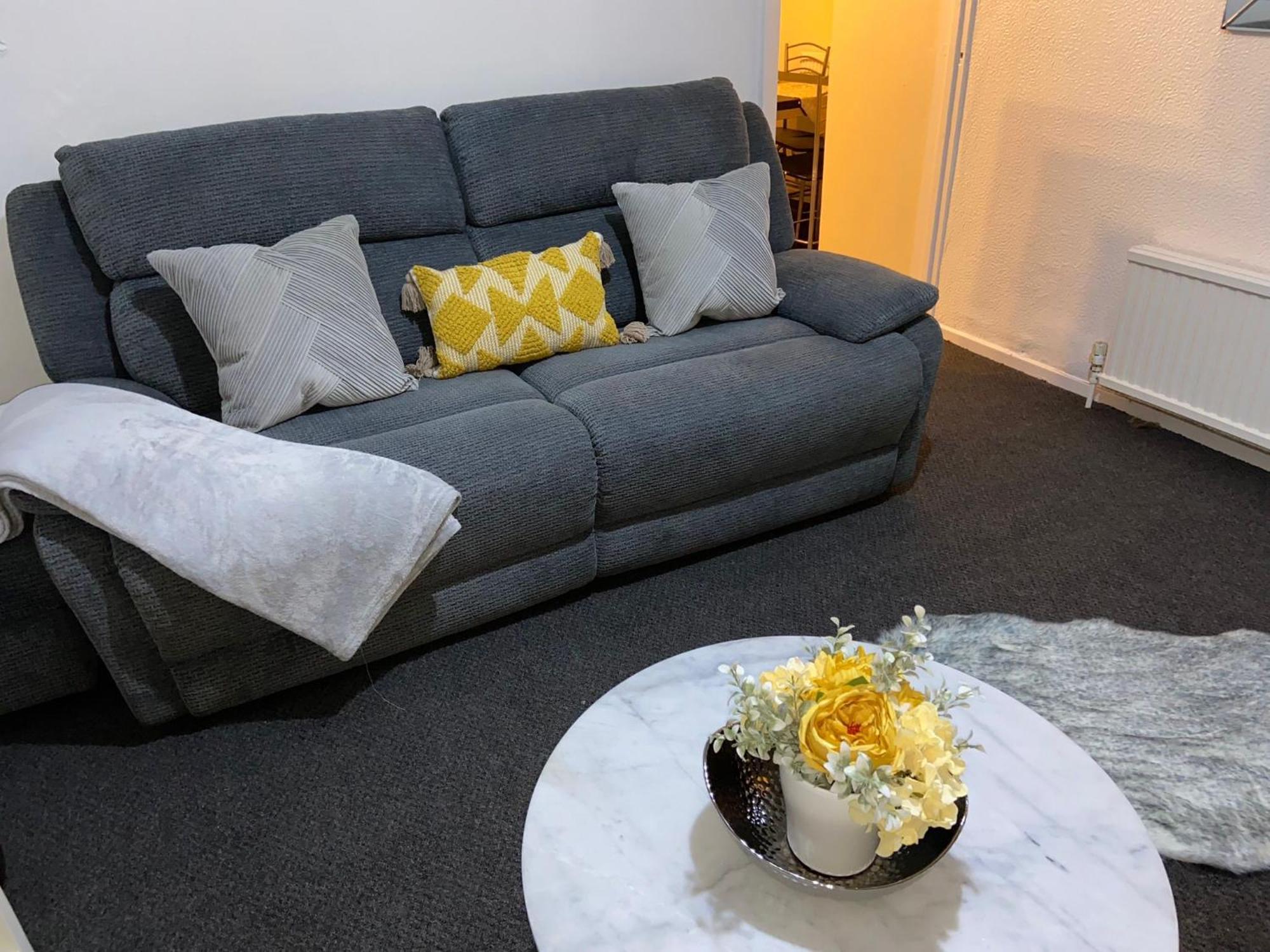 Handsworth Home - 2 Bedroomed Шефилд Екстериор снимка